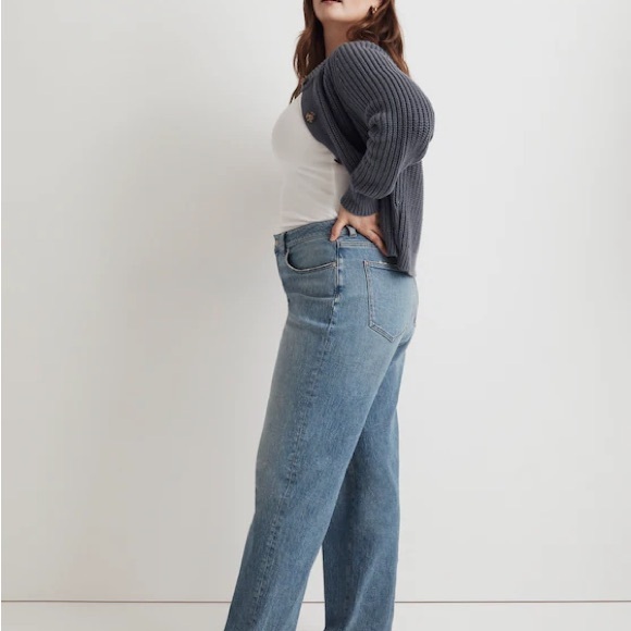The Plus Curvy '90s Straight Jean - Picture 2 of 9
